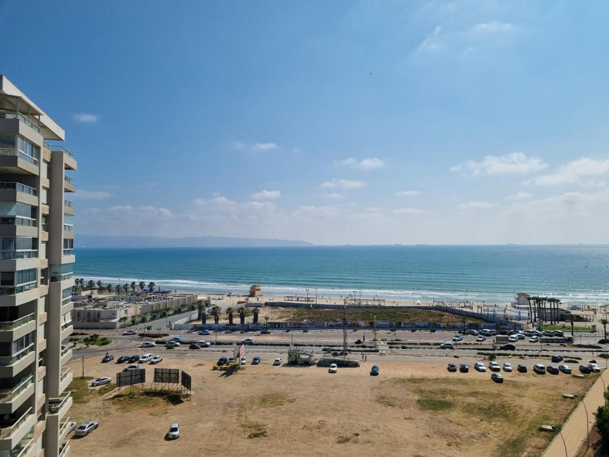 עכו Ducks On The Beach מראה חיצוני תמונה